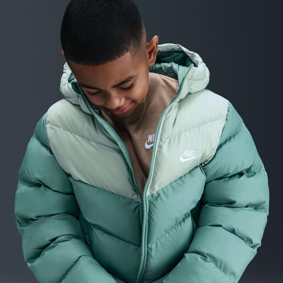 Nike All Day Play gewatteerd Therma-FIT jack met ruime pasvorm voor kids Groen - Foto 2