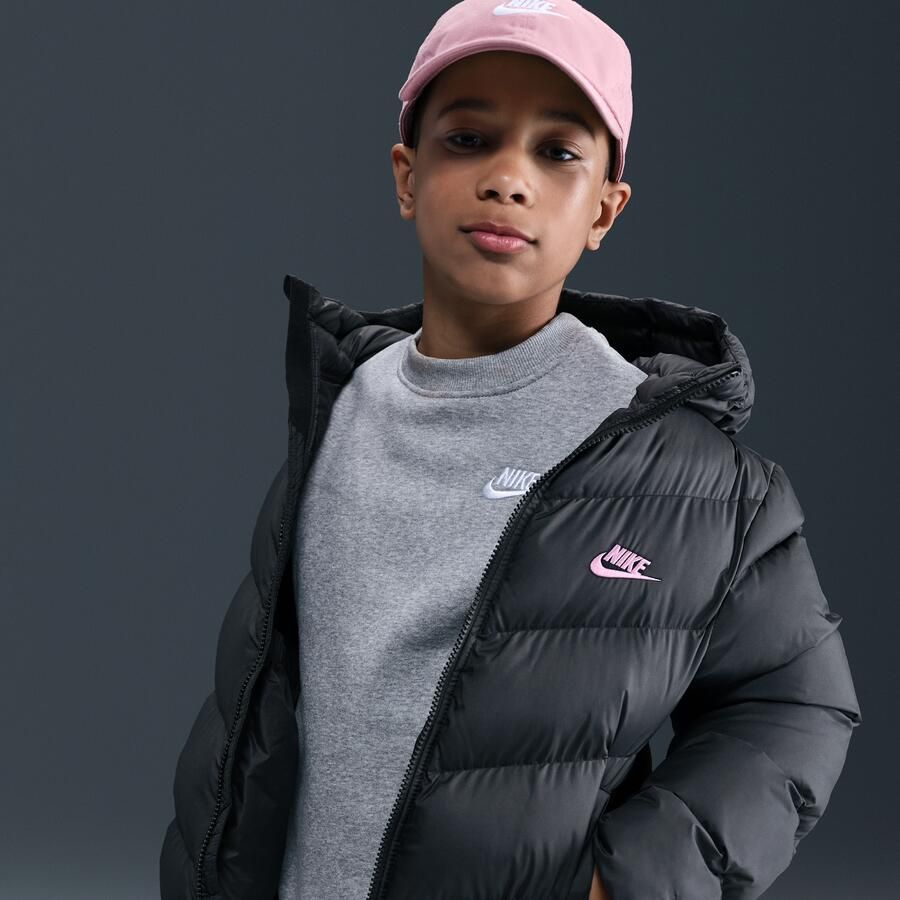 Nike All Day Play gewatteerd Therma-FIT jack met ruime pasvorm voor kids Zwart - Foto 2