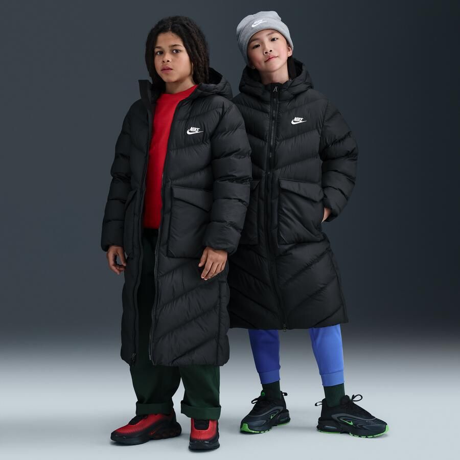 Nike All Day Play gewatteerde Therma-FIT parka met ruime pasvorm voor kids Zwart - Foto 4