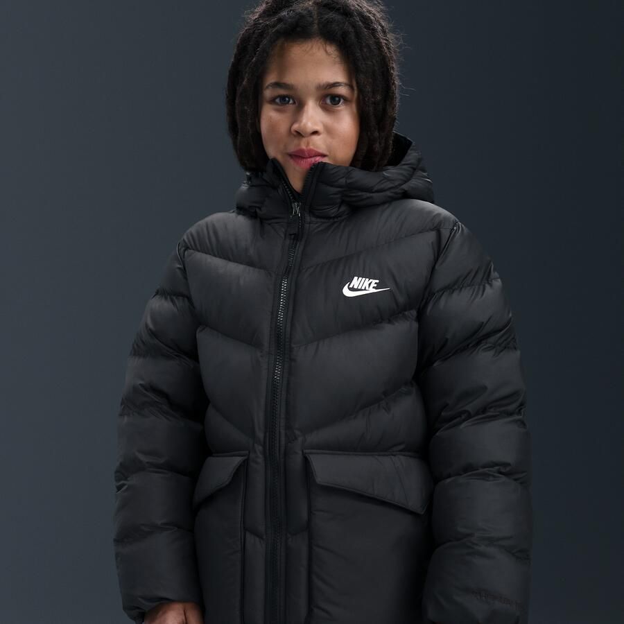 Nike All Day Play gewatteerde Therma-FIT parka met ruime pasvorm voor kids Zwart - Foto 2