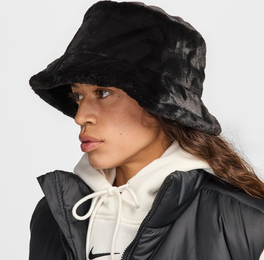 Nike Apex vissershoedje van imitatiebont Zwart