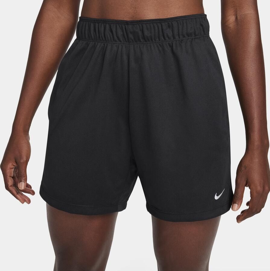Nike Attack ongevoerde fitnesshorts met Dri-FIT en halfhoge taille voor dames (13 cm) Zwart - Foto 4