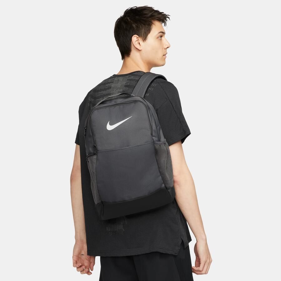 Nike Brasilia 9.5 Trainingsrugzak (medium 24 liter) Grijs