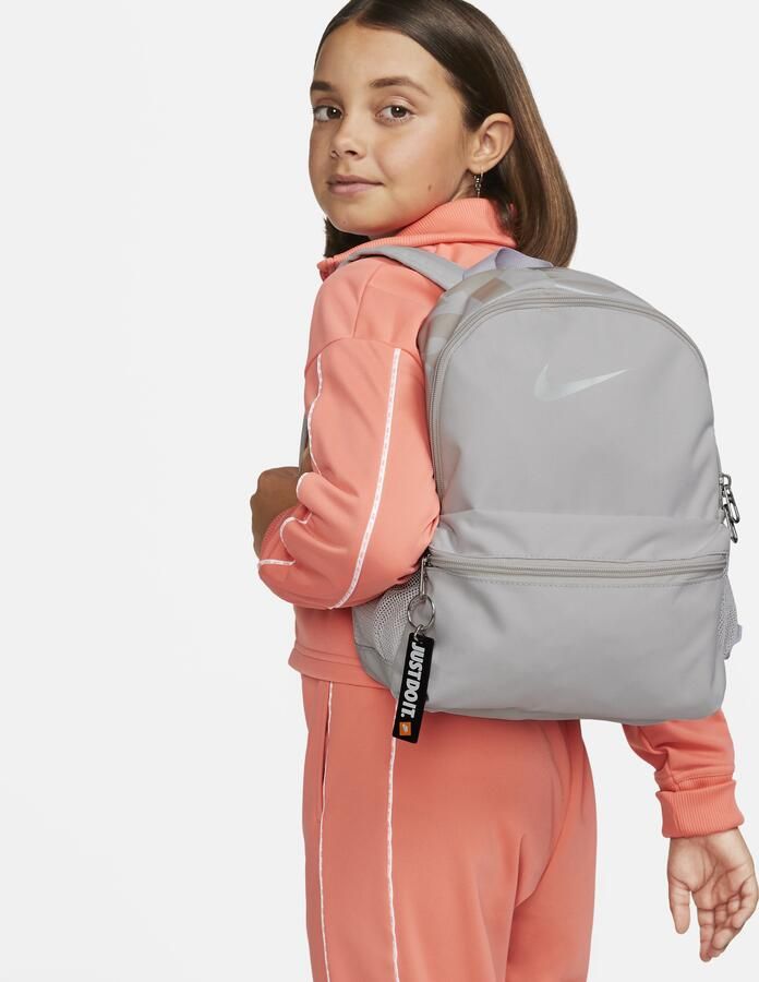 Nike Brasilia JDI Minirugzak voor kids (11 liter) Grijs - Foto 2