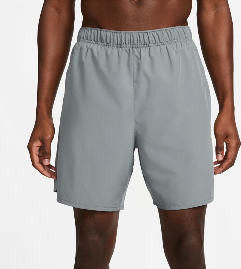Nike Challenger Dri-FIT 2-in-1 hardloopshorts voor heren (18 cm) Grijs - Foto 4