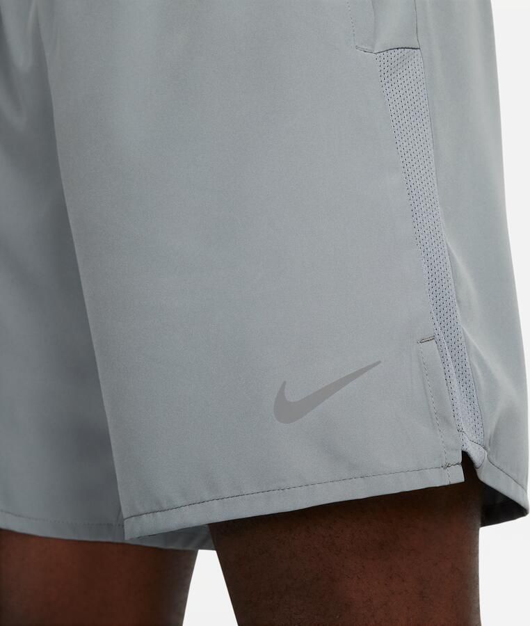 Nike Challenger Dri-FIT 2-in-1 hardloopshorts voor heren (18 cm) Grijs