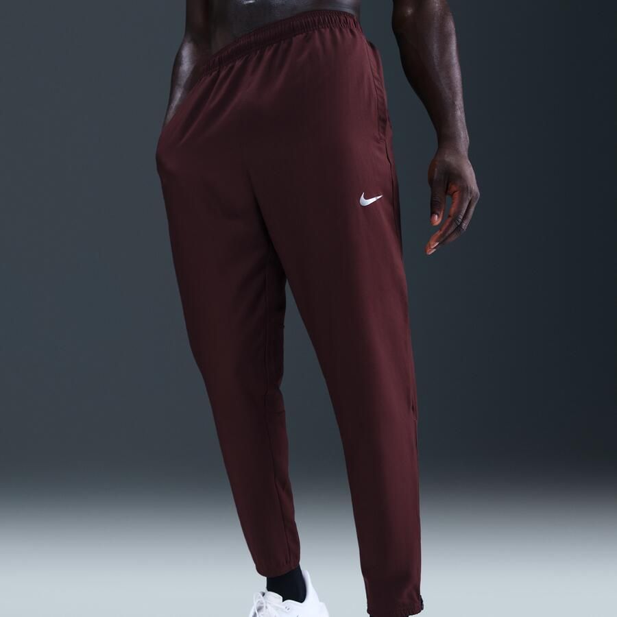 Nike Challenger Dri-FIT geweven hardloopbroek voor heren Rood