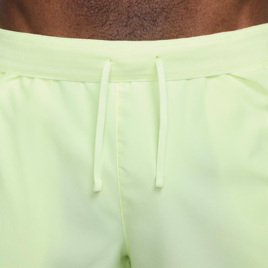 Nike Challenger Dri-FIT hardloopshorts met binnenbroek voor heren (13 cm) Geel
