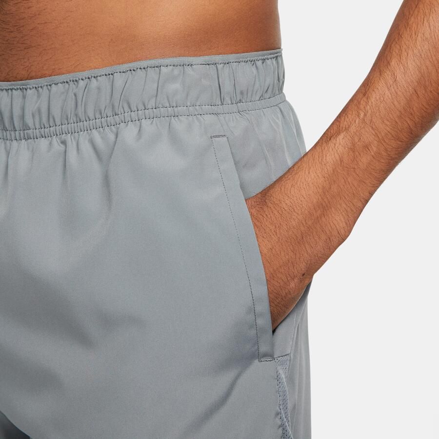 Nike Challenger Dri-FIT hardloopshorts met binnenbroek voor heren (13 cm) Grijs