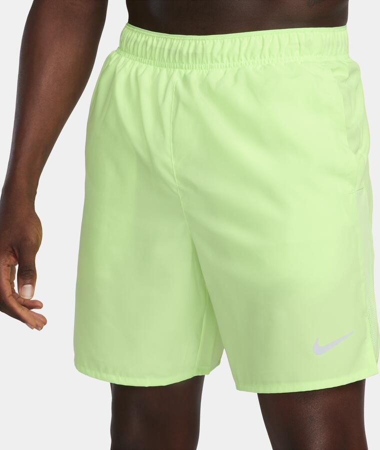 Nike Challenger Dri-FIT hardloopshorts met binnenbroek voor heren (18 cm) Groen - Foto 4