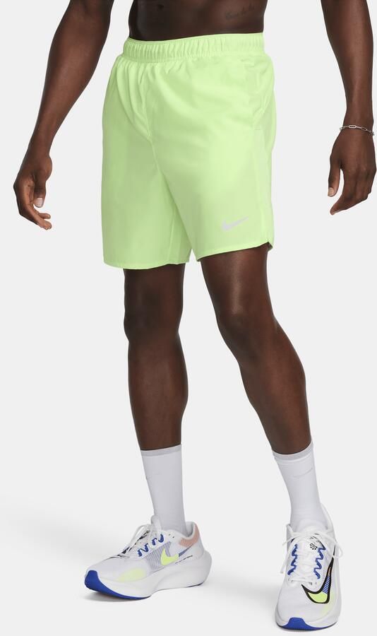 Nike Challenger Dri-FIT hardloopshorts met binnenbroek voor heren (18 cm) Groen - Foto 3
