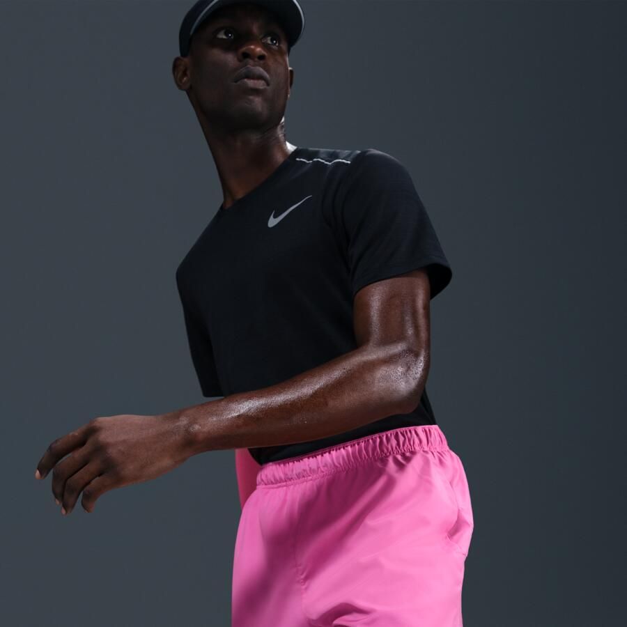 Nike Challenger Dri-FIT hardloopshorts met binnenbroek voor heren (18 cm) Roze