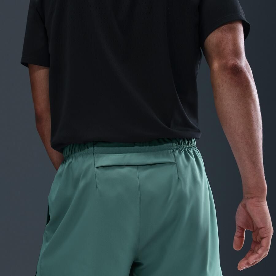 Nike Challenger multifunctionele 2-in-1 herenshorts met Dri-FIT (13 cm) Groen - Foto 2