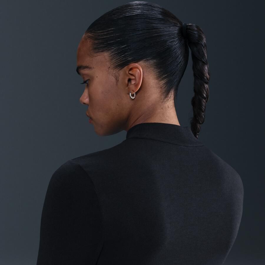 Nike Chill Knit aansluitend T-shirt met mock-hals en lange mouwen voor dames Zwart