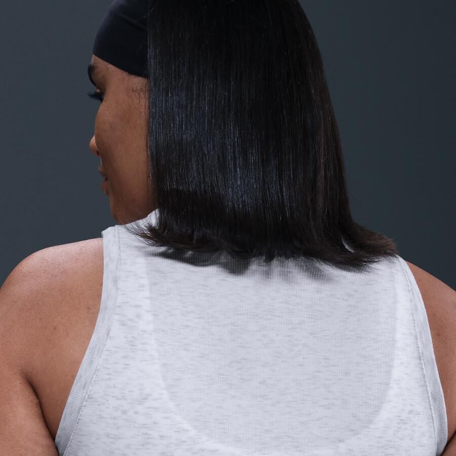 Nike Chill Knit aansluitende cropped tanktop met mini-rib voor dames (Plus Size) Bruin