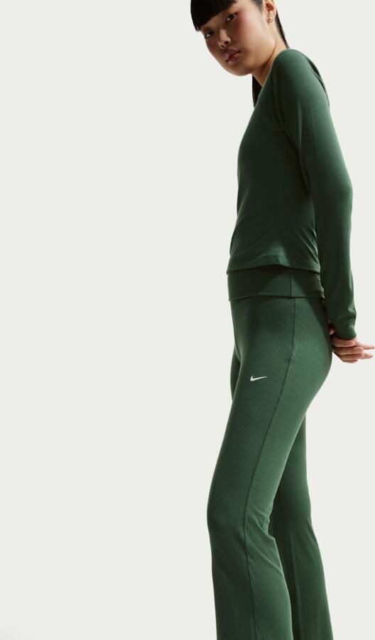 Nike Chill Knit aansluitende geribde broek met halfhoge taille voor dames Groen