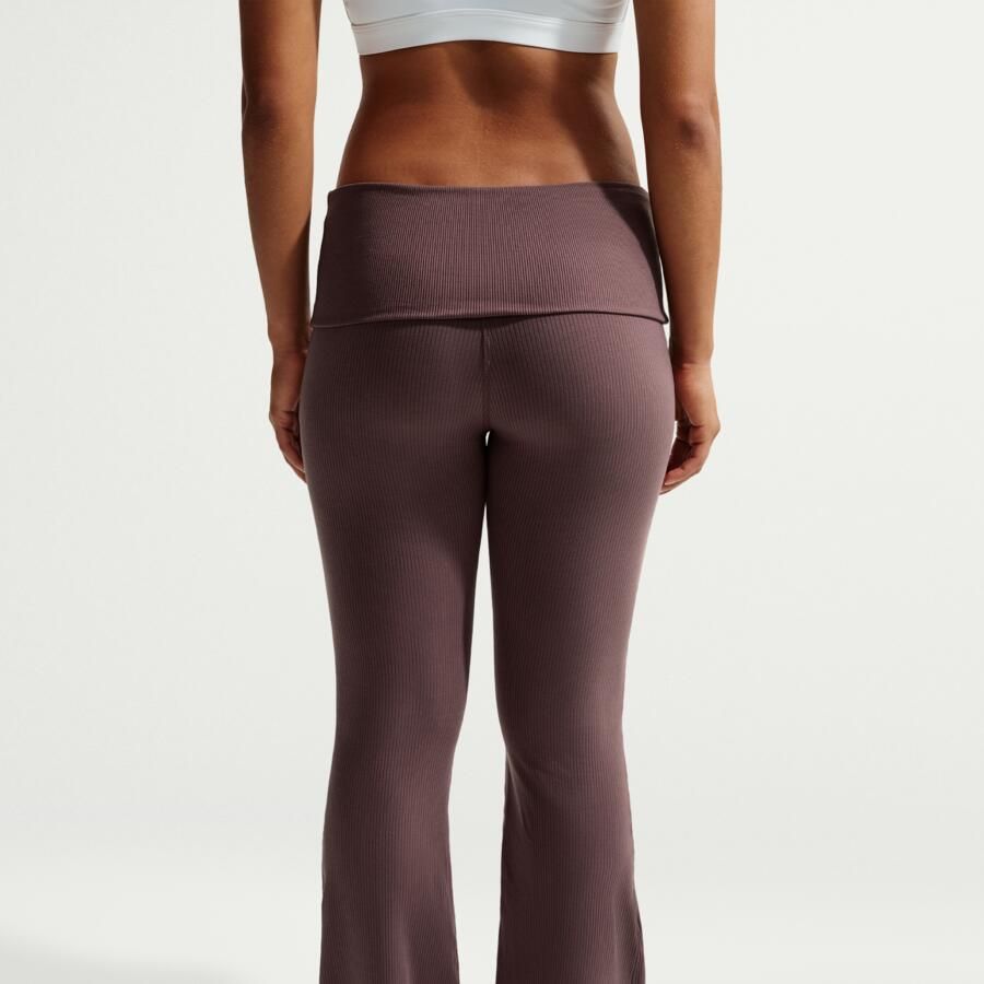 Nike Chill Knit aansluitende geribde broek met halfhoge taille voor dames Paars - Foto 2