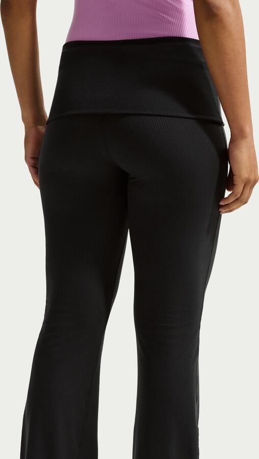 Nike Chill Knit aansluitende geribde broek met halfhoge taille voor dames Zwart - Foto 2