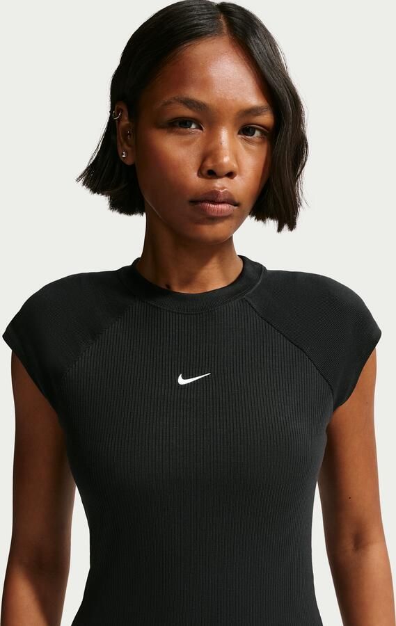 Nike Chill Knit strakke geribde top met korte mouwen voor dames Zwart - Foto 4