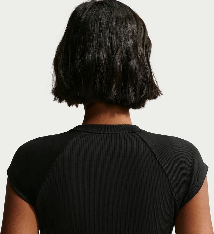 Nike Chill Knit strakke geribde top met korte mouwen voor dames Zwart - Foto 3