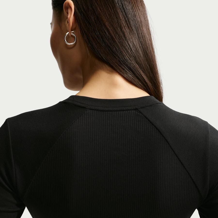 Nike Chill Knit strakke geribde top met lange mouwen voor dames Zwart