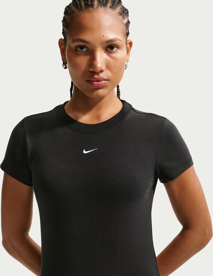 Nike Chill Knit T-shirt voor dames Zwart
