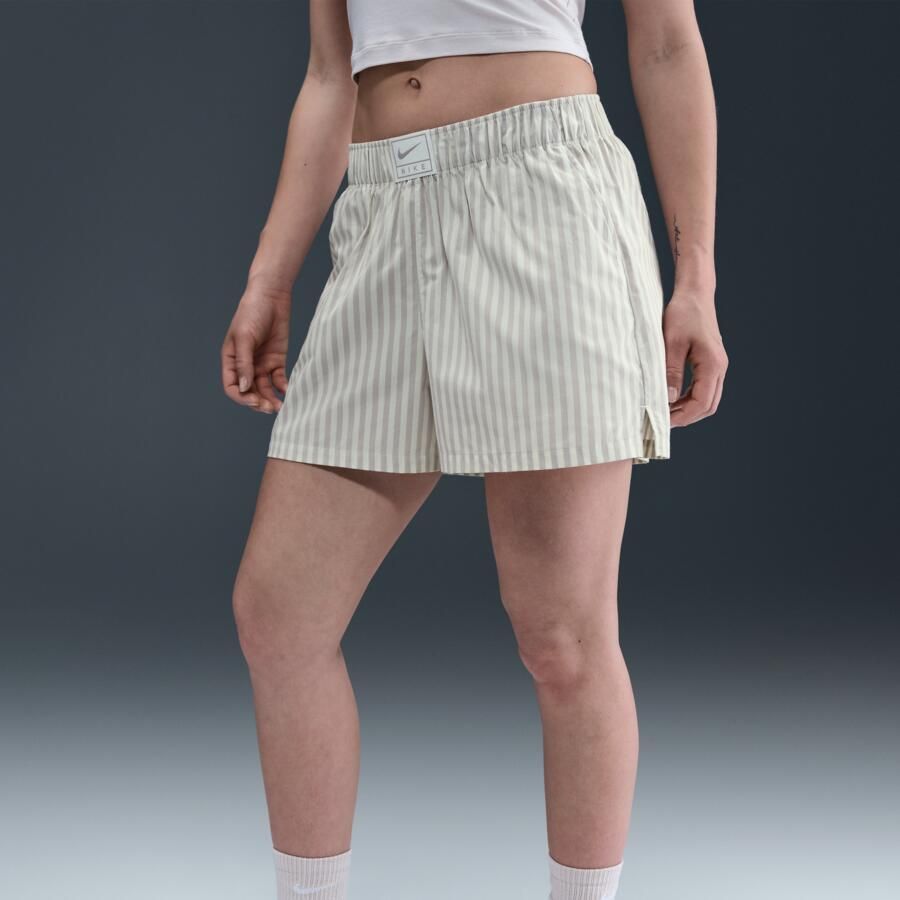 Nike Chill Poplin ruimvallende gestreepte damesshorts met halfhoge taille Grijs