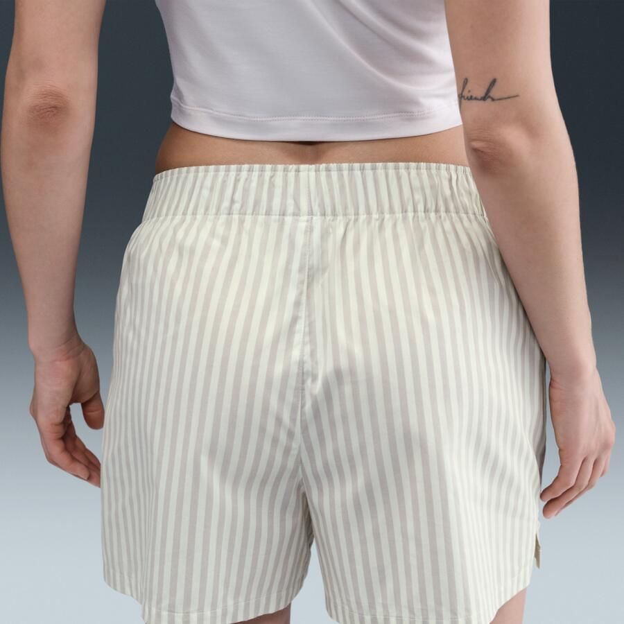 Nike Chill Poplin ruimvallende gestreepte damesshorts met halfhoge taille Grijs - Foto 2