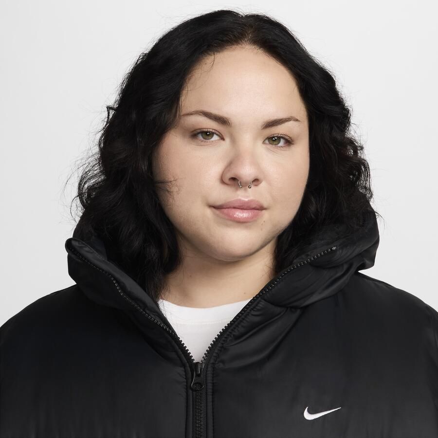 Nike Sportswear Classic Puffer Therma-FIT ruimvallend jack met capuchon voor dames (Plus Size) Zwart
