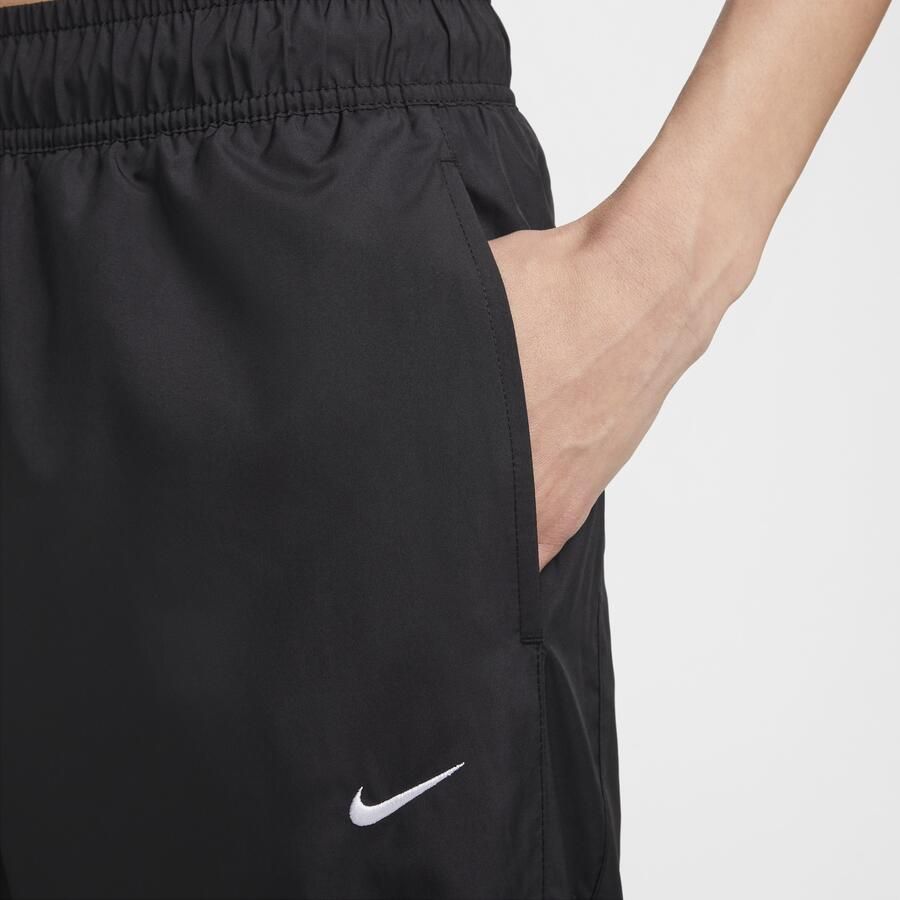 Nike Classic Wovens ruimvallende joggingbroek met uv-bescherming en halfhoge taille voor dames Zwart - Foto 3