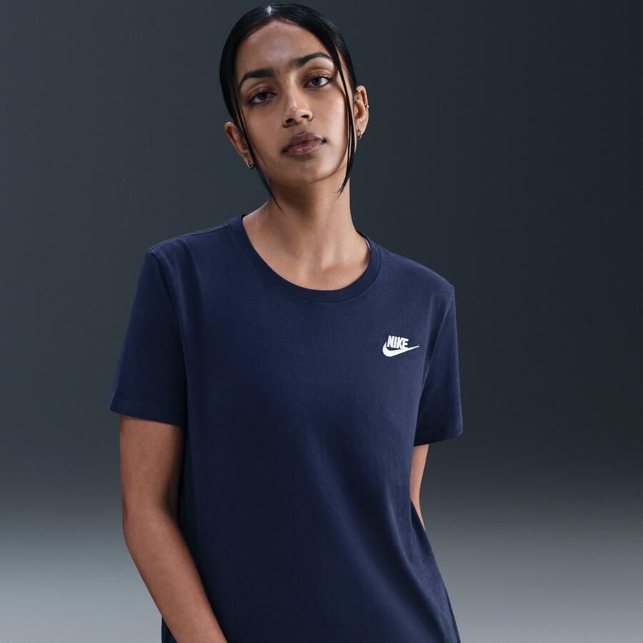 Nike Club Essentials T-shirt voor dames Blauw - Foto 4