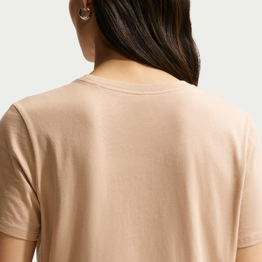 Nike Club Essentials T-shirt voor dames Bruin