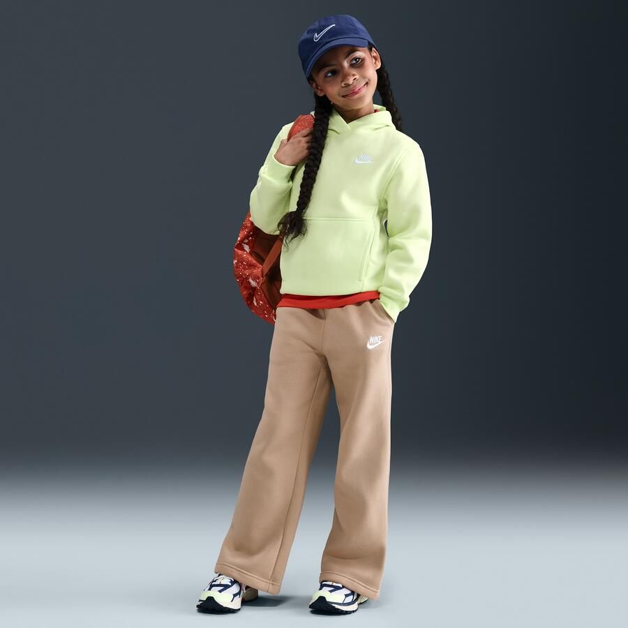 Nike Club Fleece broek met wijde pijpen voor meisjes Bruin - Foto 4