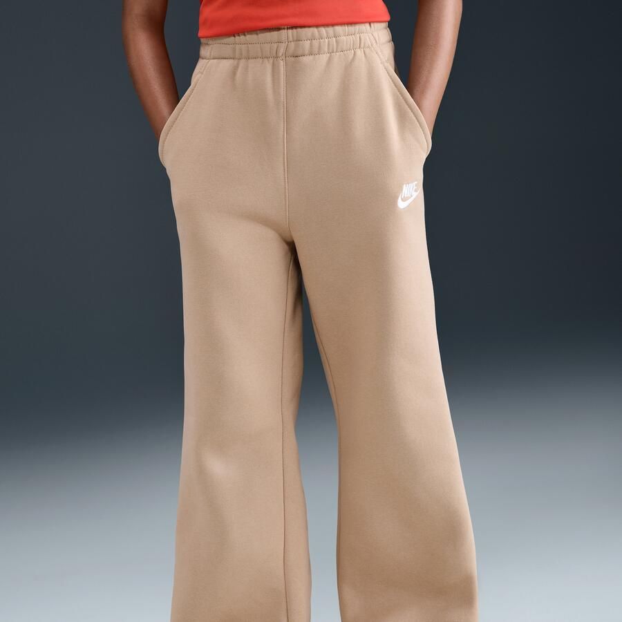 Nike Club Fleece broek met wijde pijpen voor meisjes Bruin