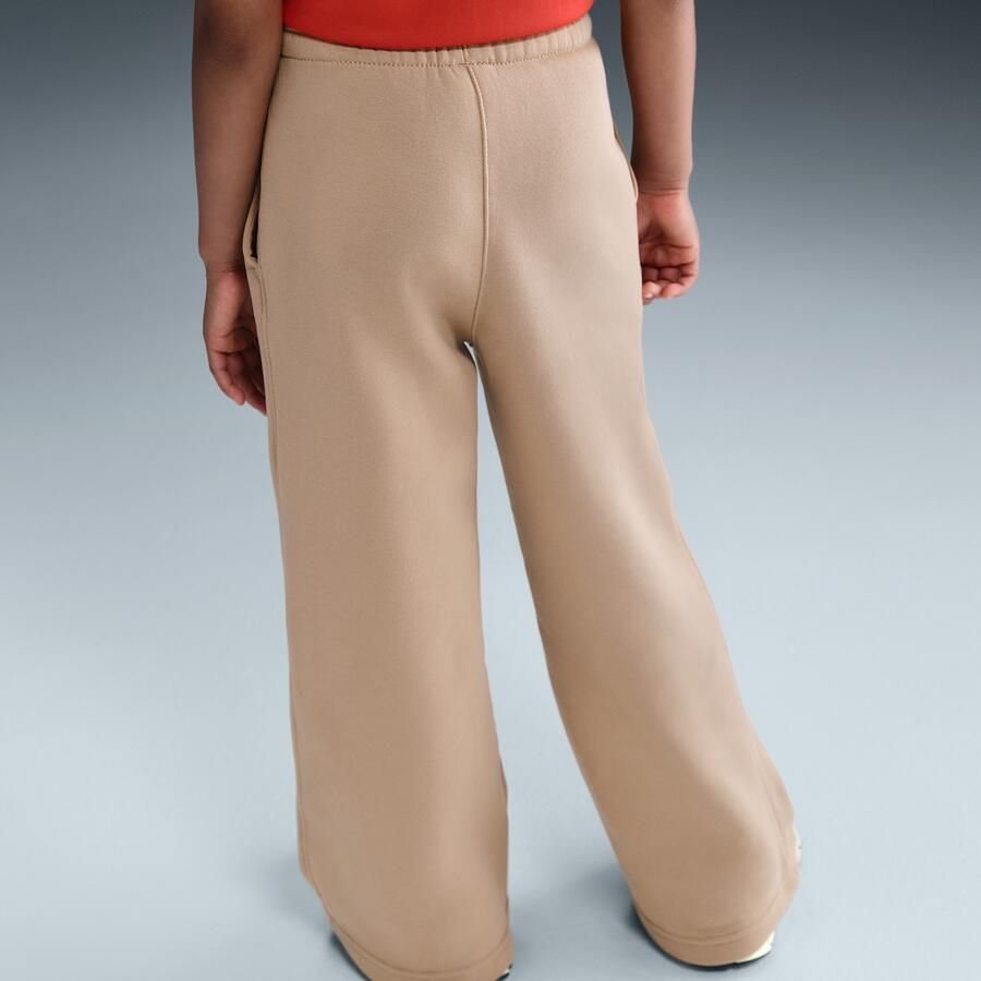 Nike Club Fleece broek met wijde pijpen voor meisjes Bruin - Foto 2