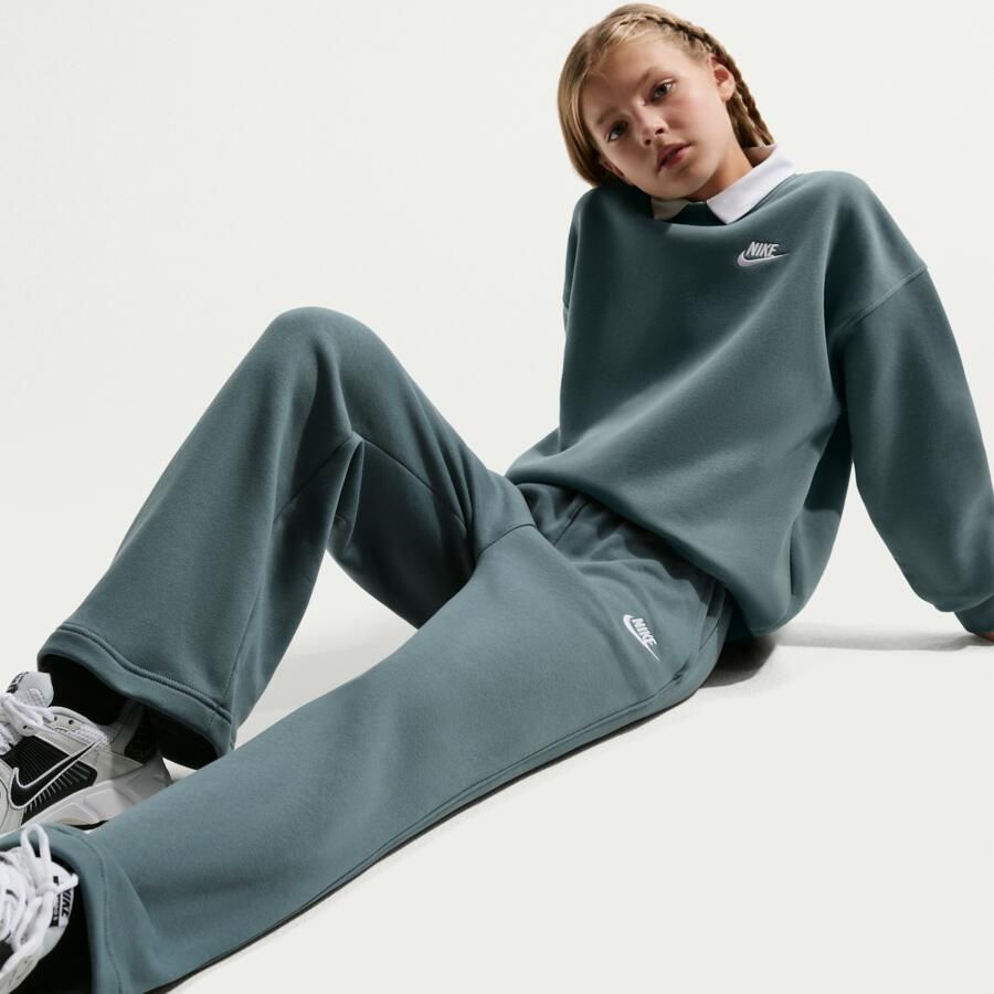 Nike Club Fleece broek met wijde pijpen voor meisjes Grijs - Foto 2