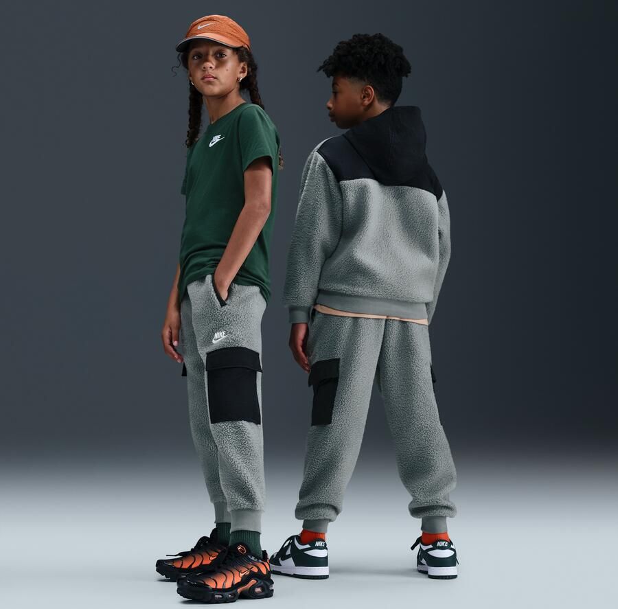 Nike Club Fleece cargobroek voor kids Grijs - Foto 4