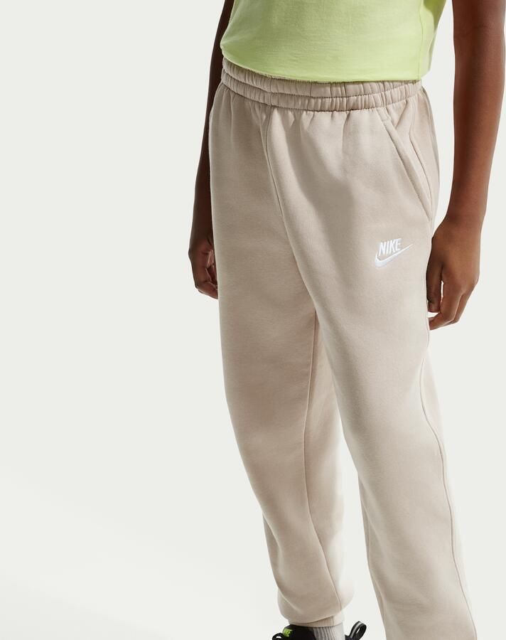 Nike Club Fleece joggingbroek voor kids Bruin - Foto 3