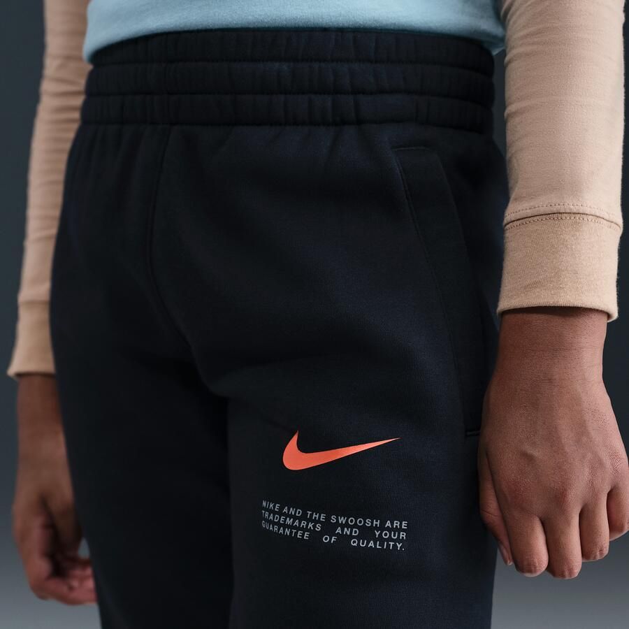 Nike Club Fleece joggingbroek voor kids Zwart - Foto 2