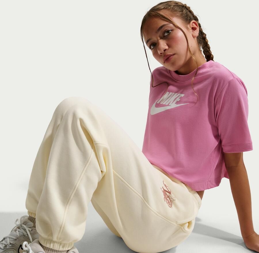 Nike Club Fleece ruimvallende broek met print voor meisjes Bruin - Foto 2