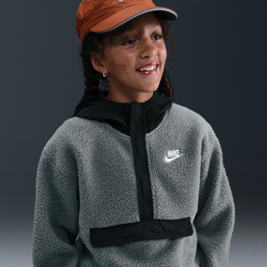 Nike Club Fleece ruimvallende hoodie met 1 4-rits voor grote kinderen Grijs