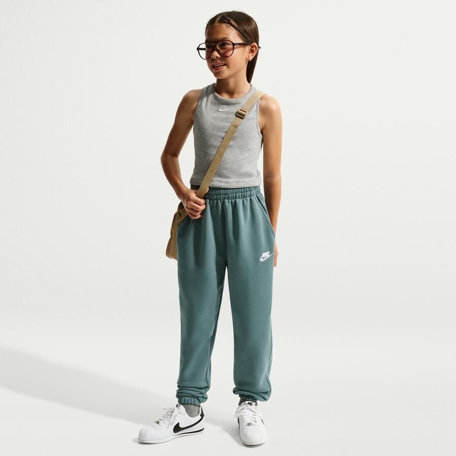 Nike Club Fleece ruimvallende kinderbroek Grijs - Foto 4