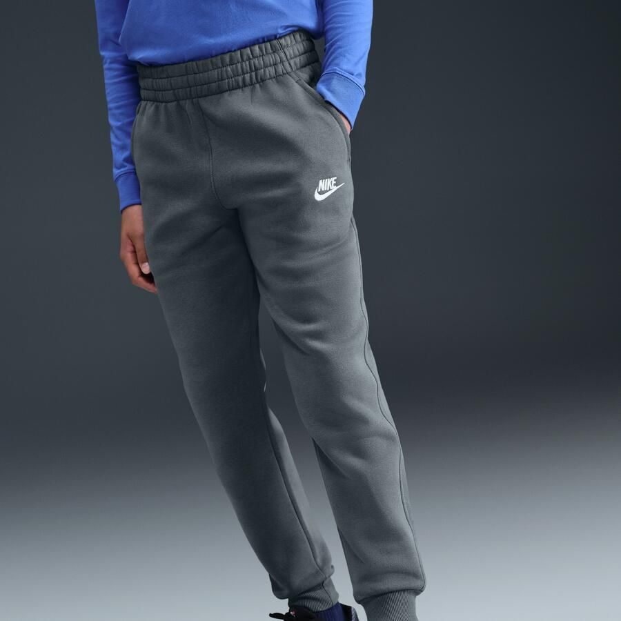 Nike Club Fleece trainingspak met capuchon voor kids Grijs - Foto 3