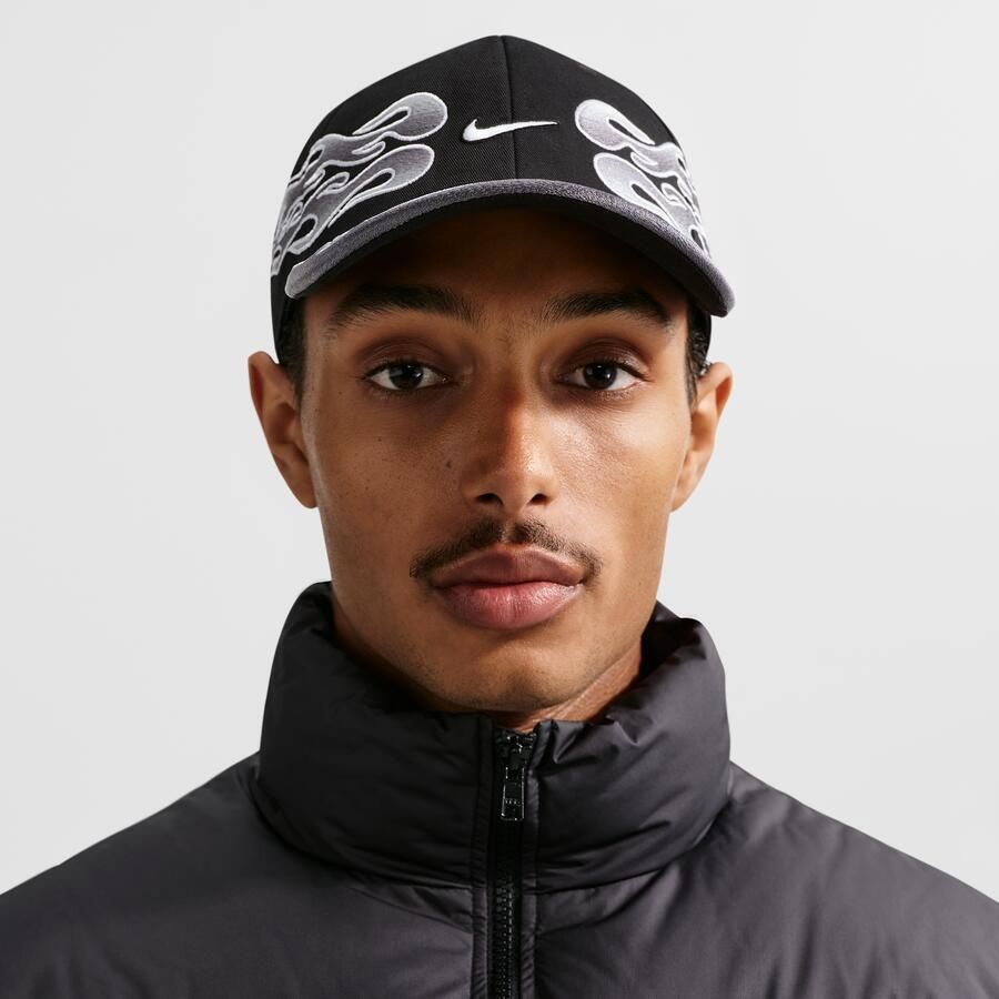 Nike Club gestructureerde OG Flame pet Zwart