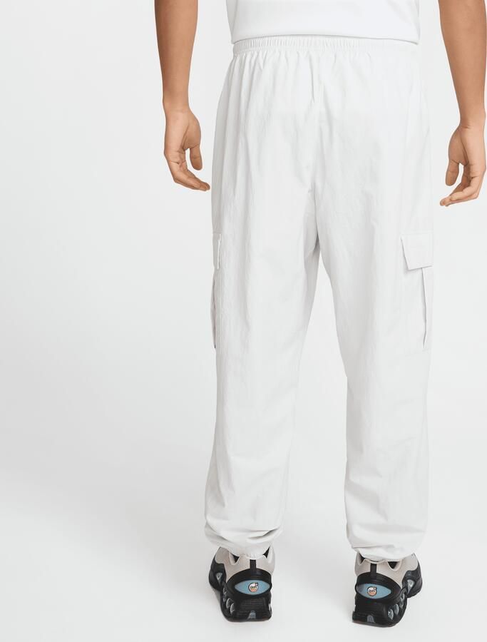 Nike Club Geweven cargobroek voor heren Grijs - Foto 4