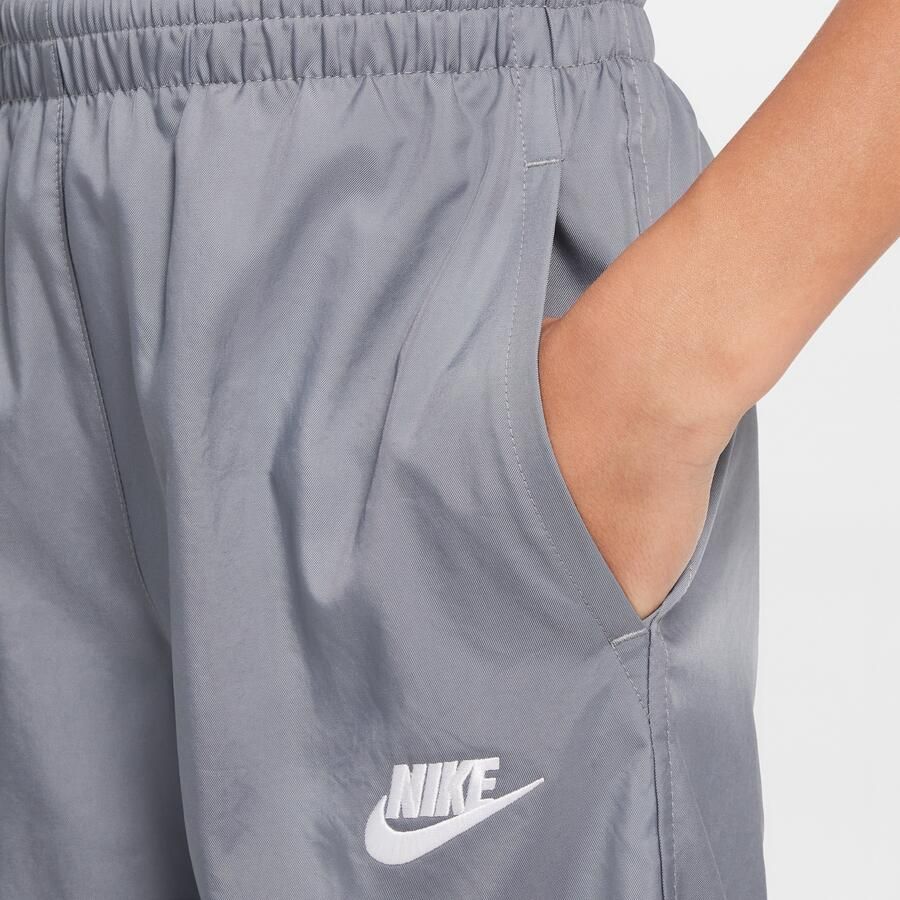 Nike Club geweven joggingbroek voor kids Grijs - Foto 2