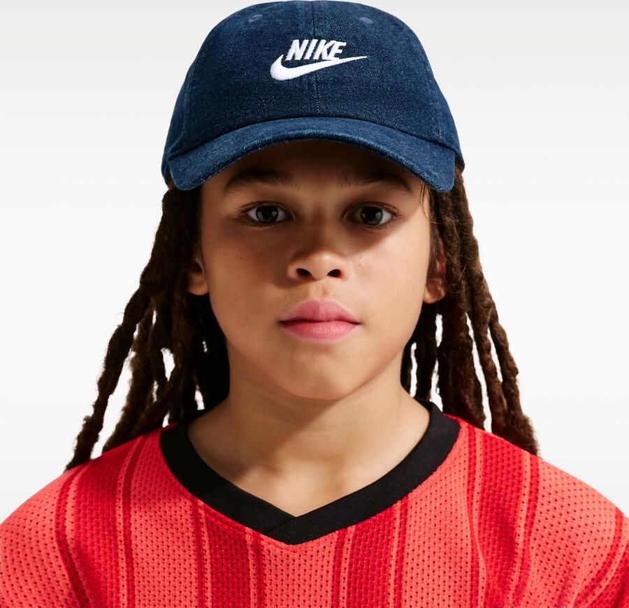 Nike Club ongestructureerde denim pet voor kids Blauw - Foto 4