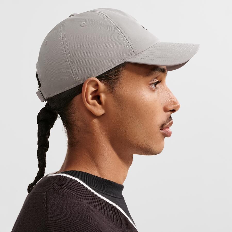 Nike Club ongestructureerde Swoosh pet Grijs