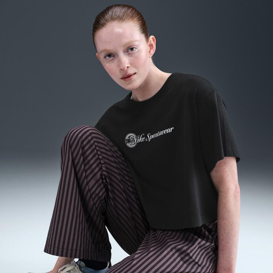 Nike Club ruimvallend kort T-shirt voor dames Zwart - Foto 2