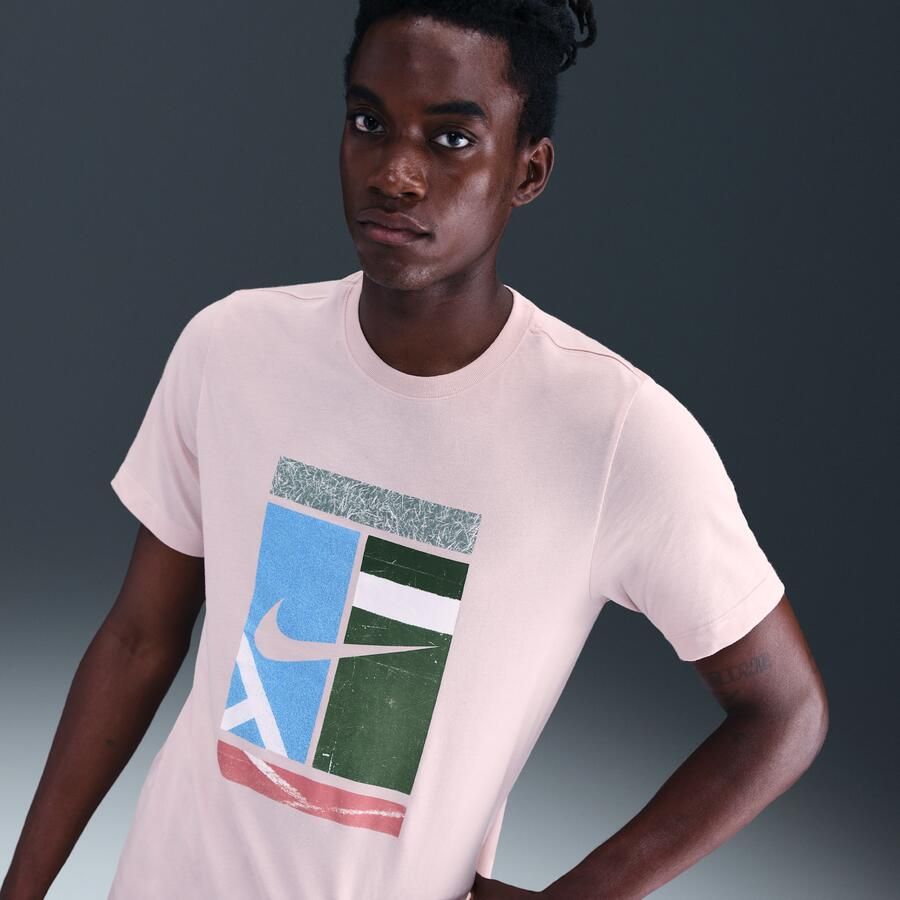 Nike Court Dri-FIT T-shirt voor heren Roze - Foto 4
